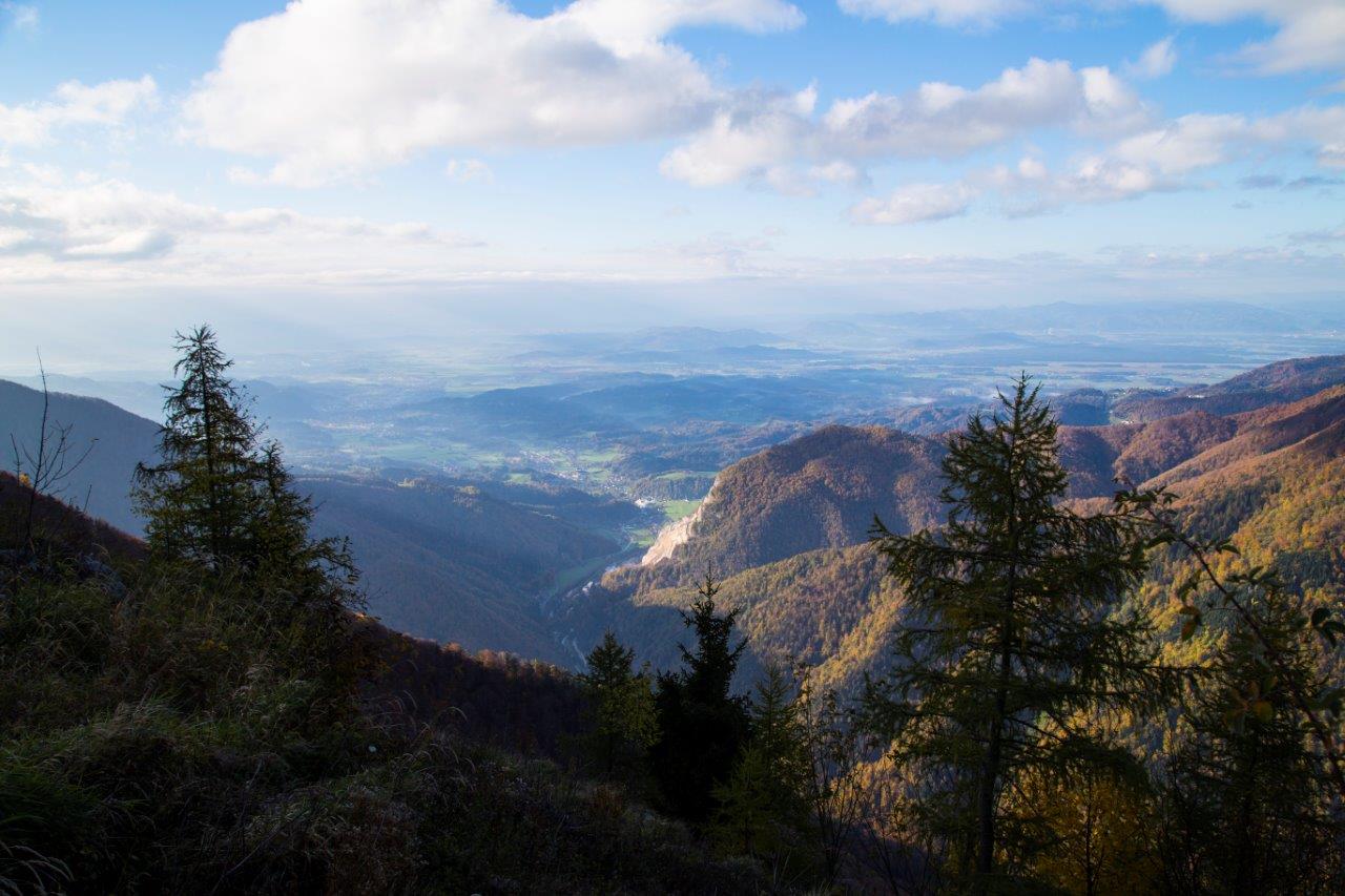 Velika Planina in Slowenien mit Hirtenhütten, Foto Anita Arneitz, Reiseblog www.anitaaufreisen.at